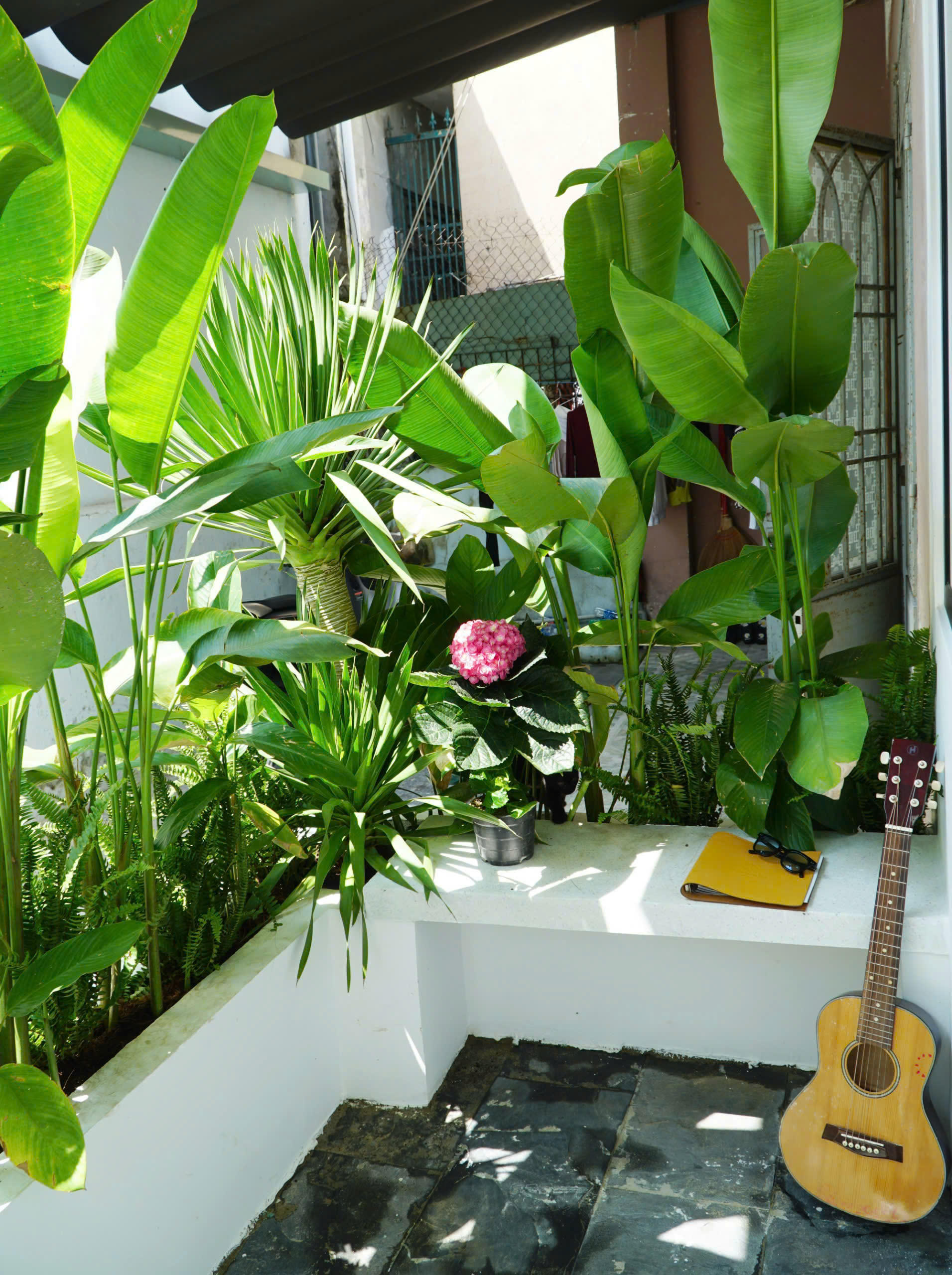 NGÔI NHÀ ĐẸP GẦN BÃI BIỂN, 4 PHÒNG NGỦ