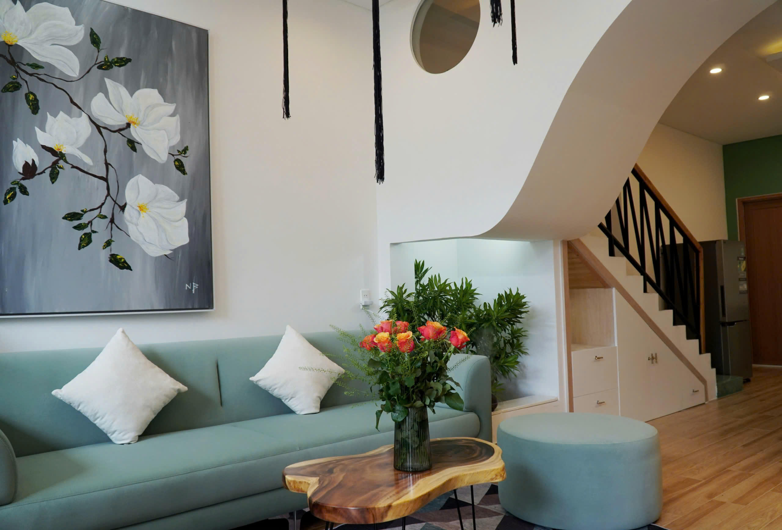 NGÔI NHÀ ĐẸP GẦN BÃI BIỂN, 4 PHÒNG NGỦ