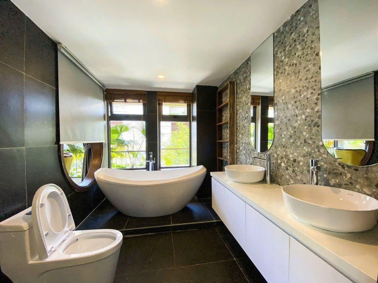 Luxury Villa - 5 phòng ngủ cho thuê ở Nam Việt Á , Đà Nẵng