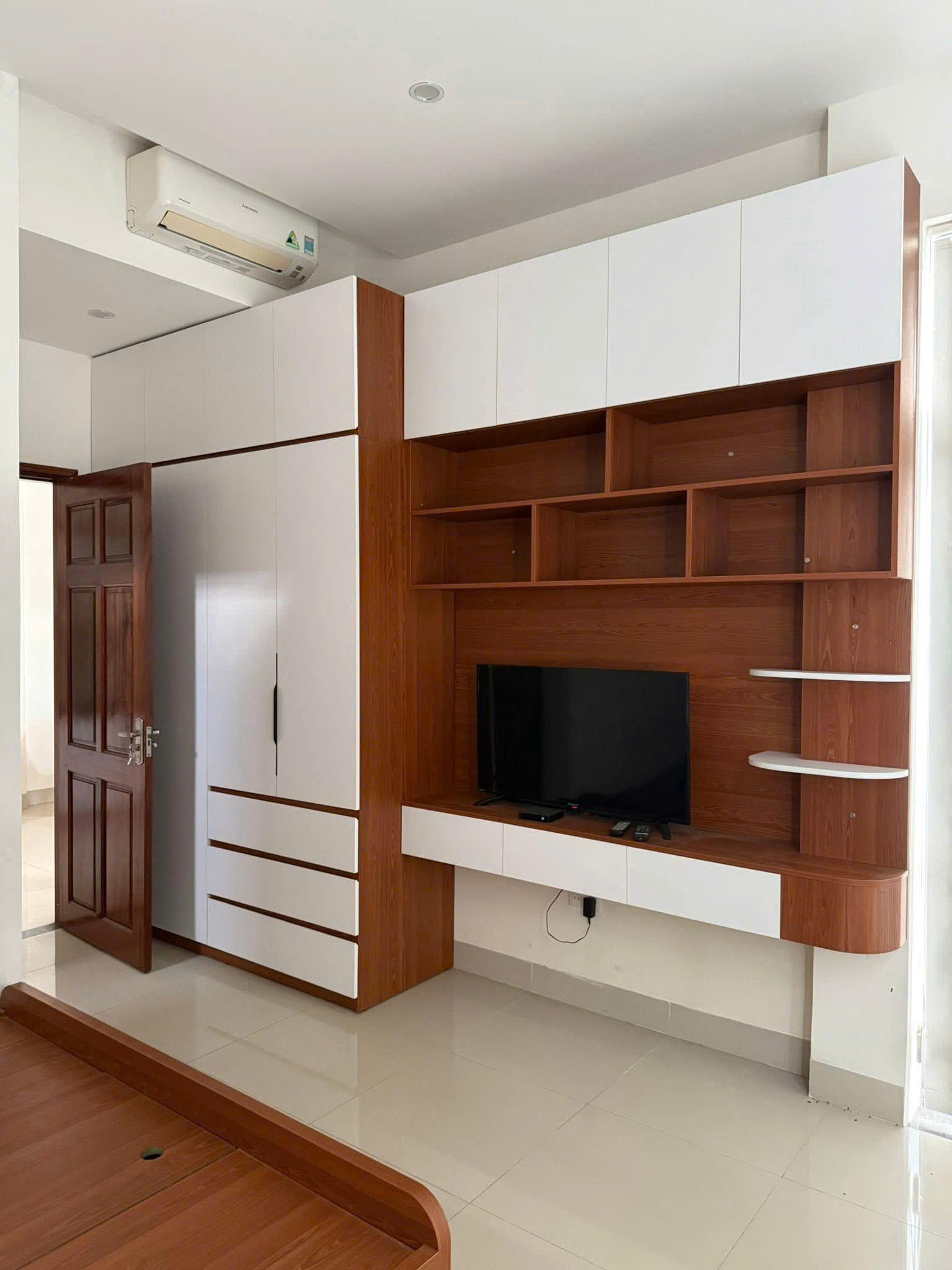 Cho thuê nhà mới xây, thiết kế sang trọng - 4 phòng ngủ