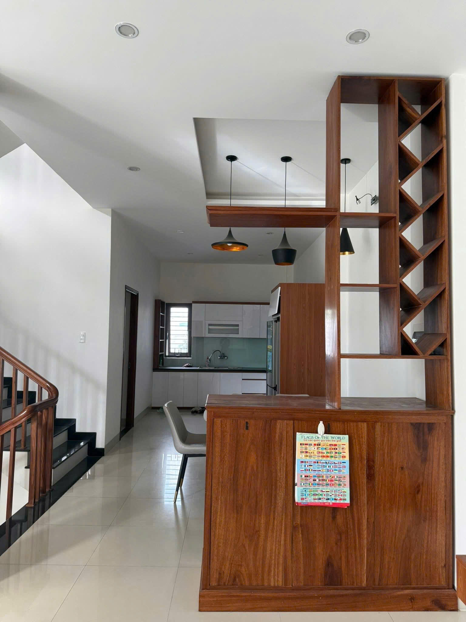 Cho thuê nhà mới xây, thiết kế sang trọng - 4 phòng ngủ