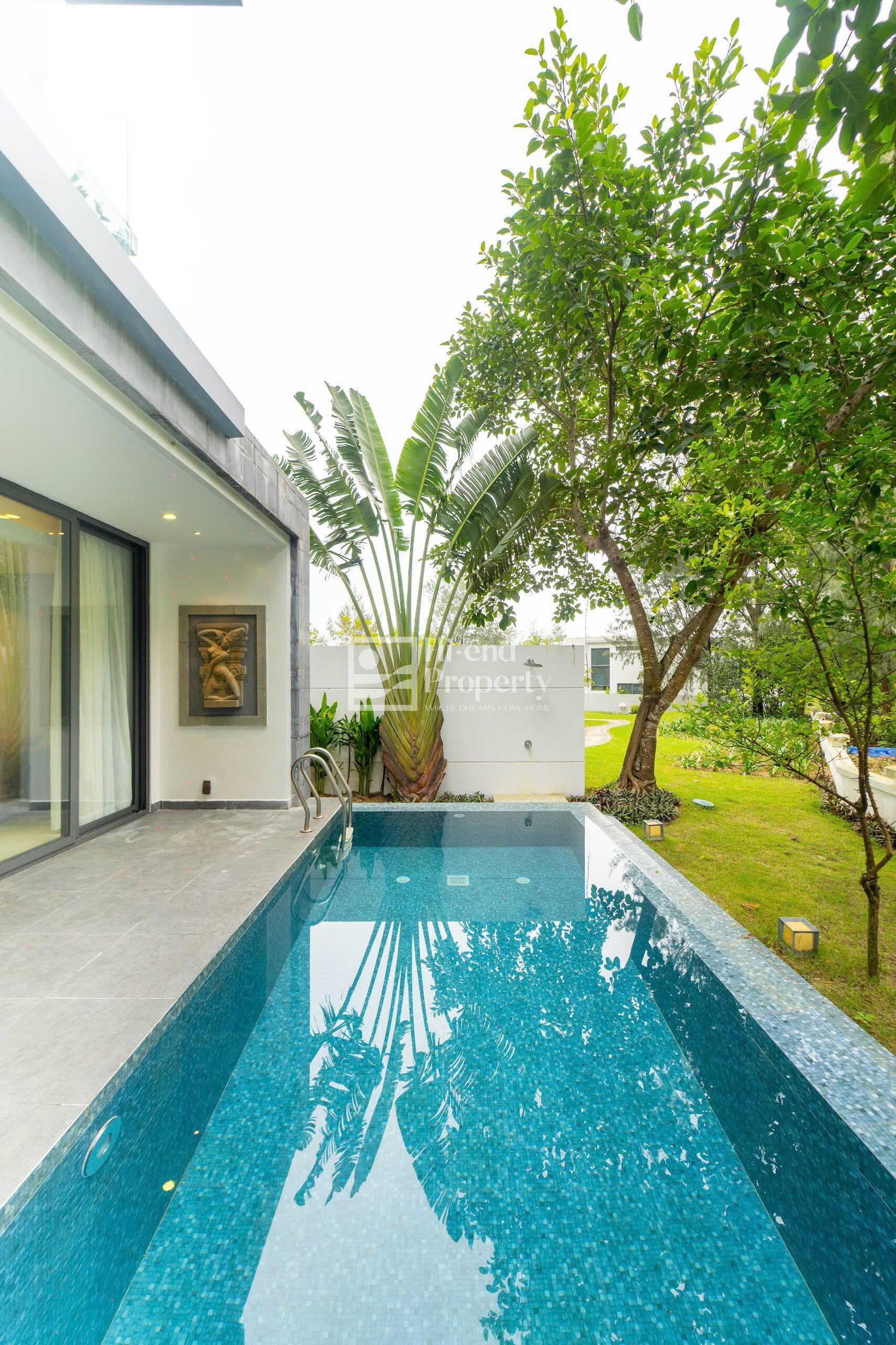 The Point Villa - biệt thự hai tầng với hồ bơi riêng và khu vườn tuyệt đẹp.