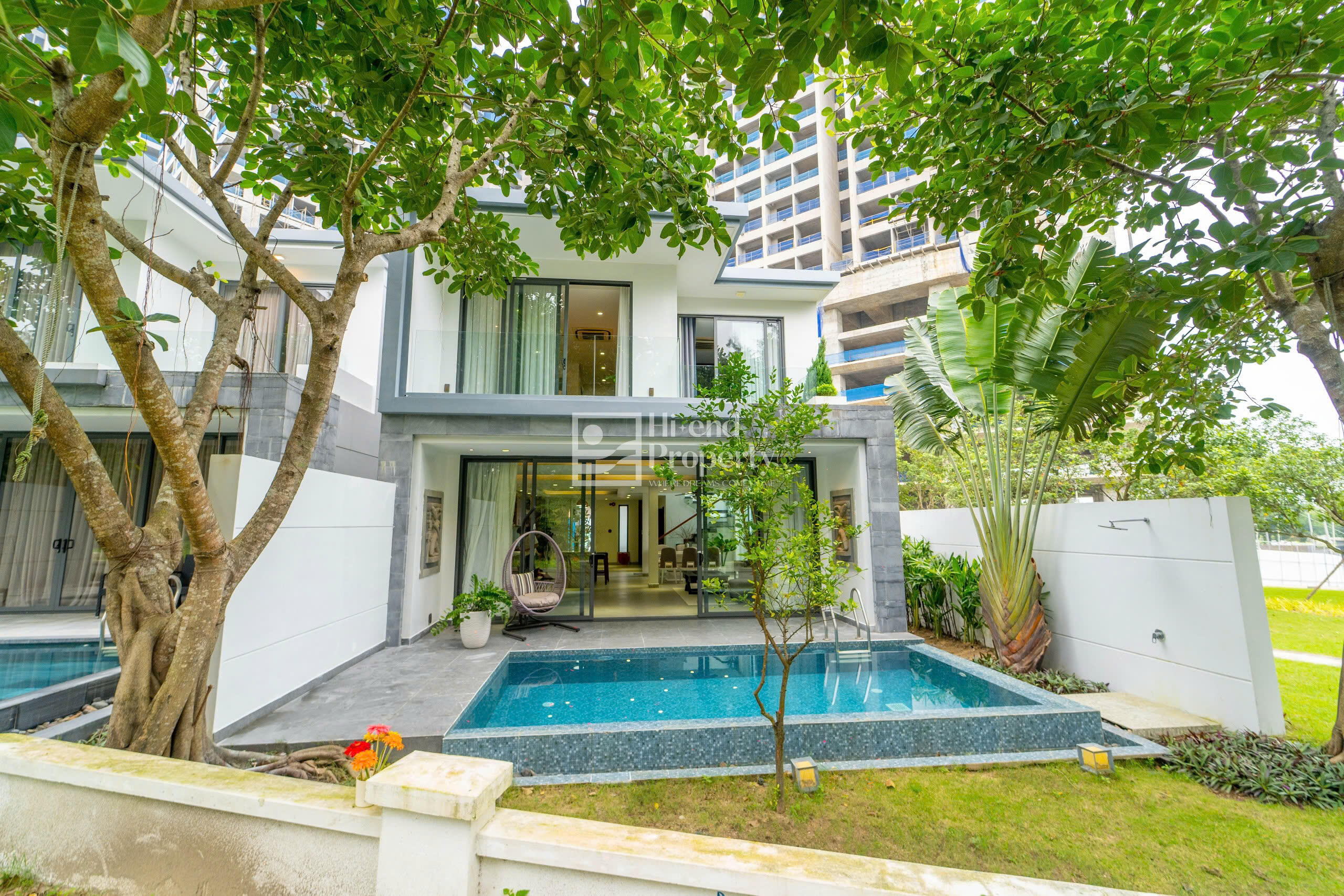 The Point Villa - biệt thự hai tầng với hồ bơi riêng và khu vườn tuyệt đẹp.
