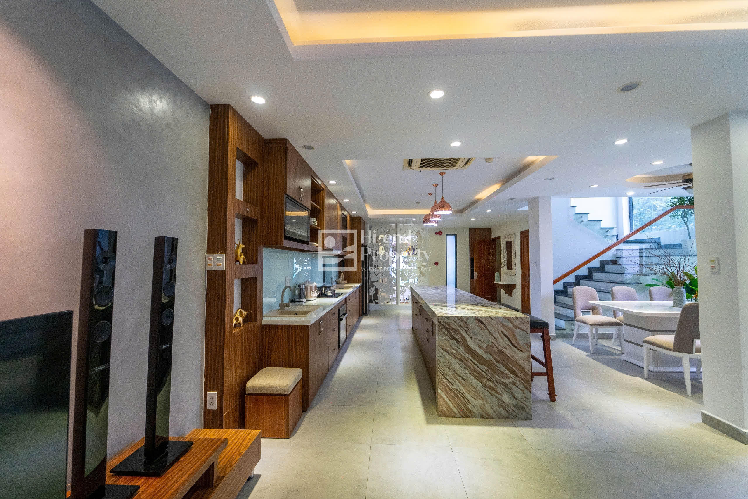 The Point Villa - biệt thự hai tầng với hồ bơi riêng và khu vườn tuyệt đẹp.