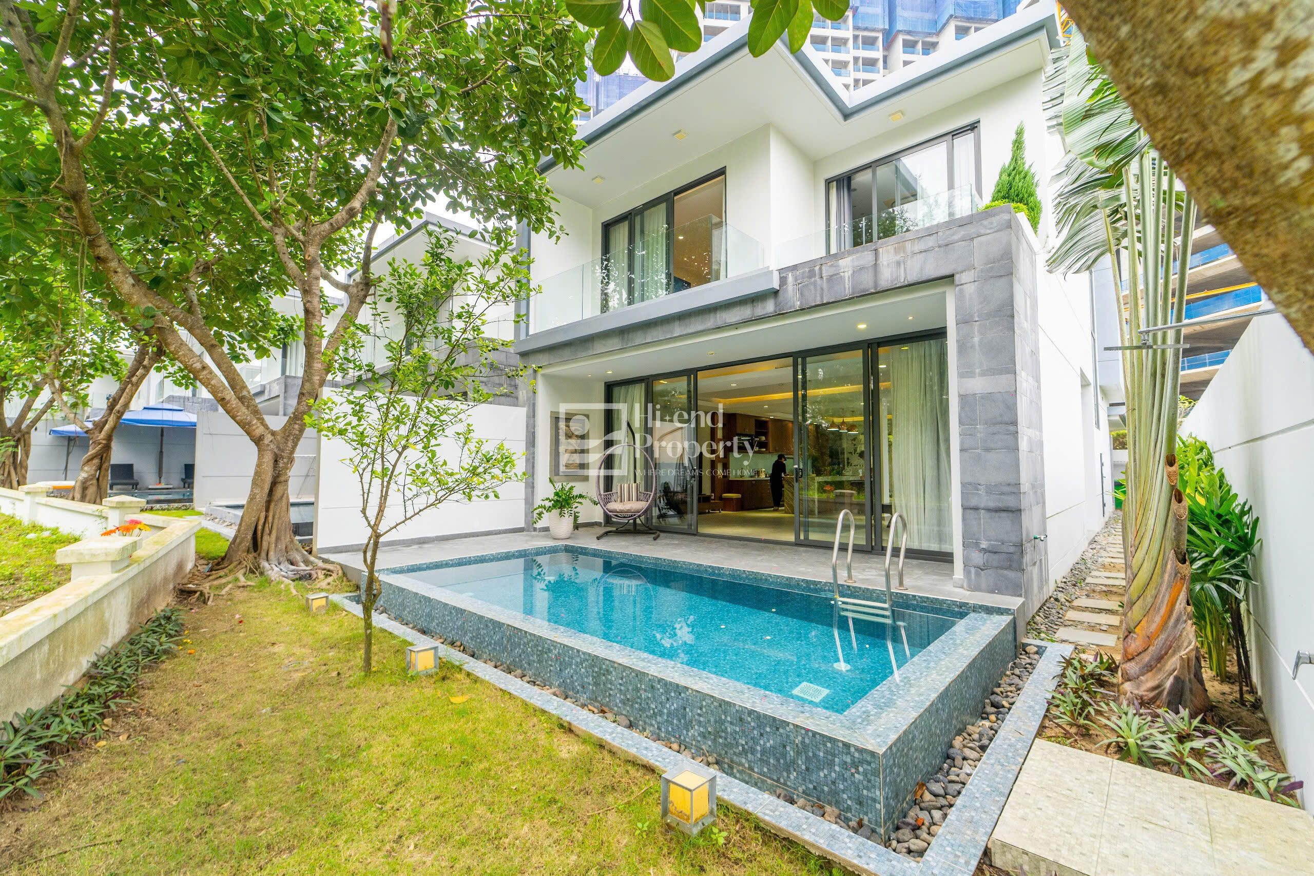 The Point Villa - biệt thự hai tầng với hồ bơi riêng và khu vườn tuyệt đẹp.
