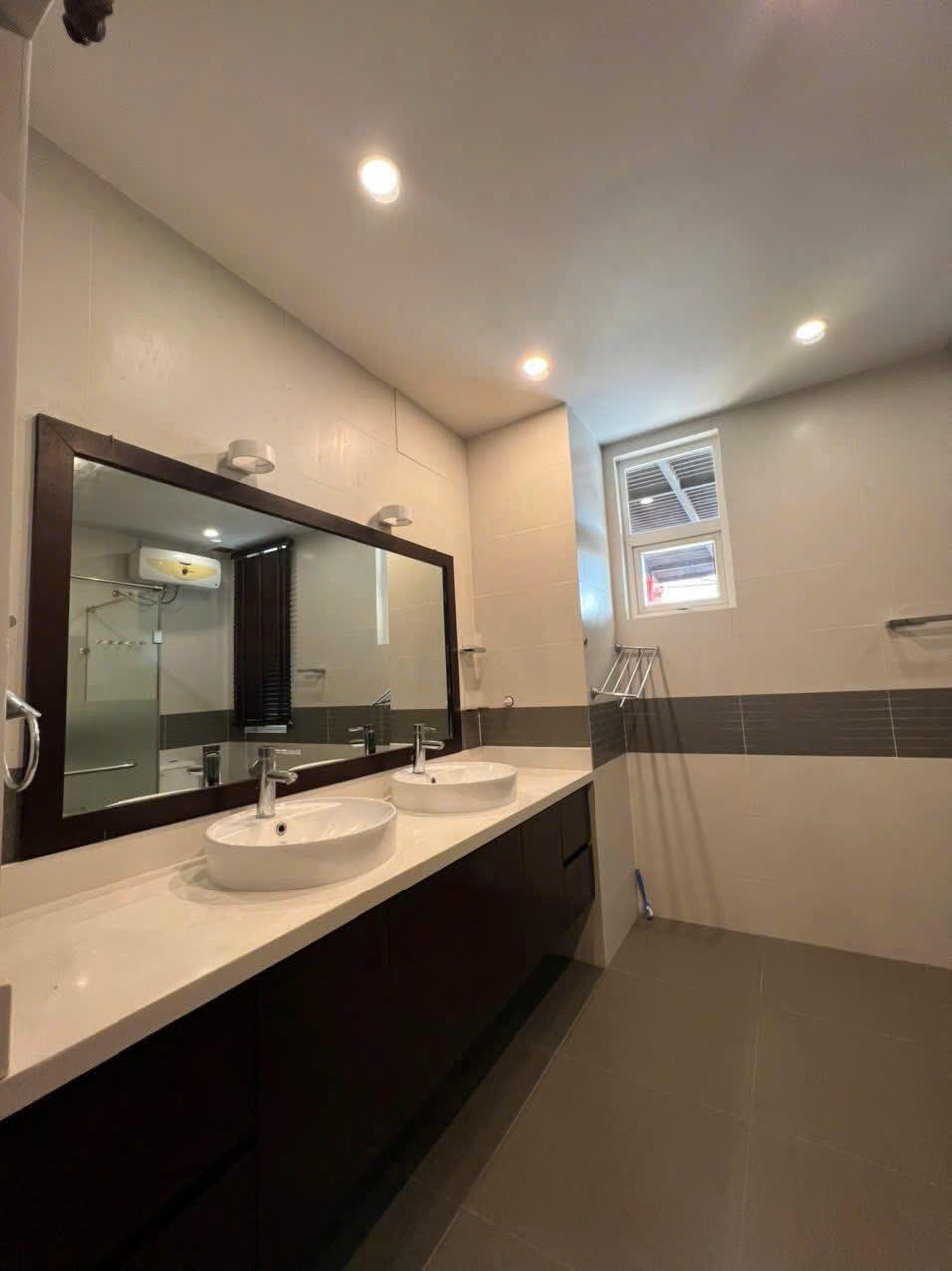 Phúc Lộc Viên cho thuê tiện nghi 4 phòng ngủ