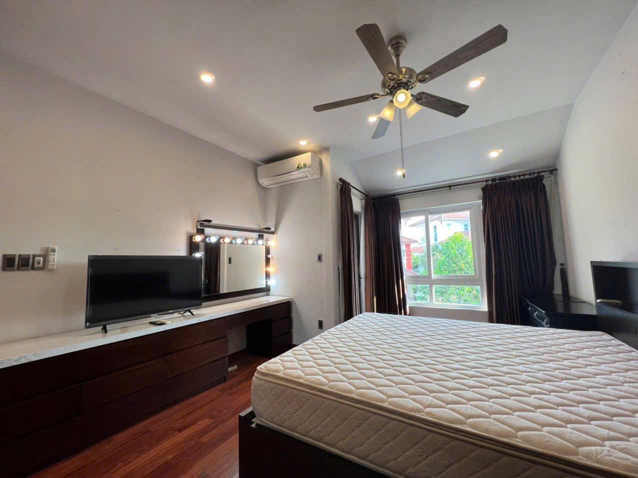 Phúc Lộc Viên cho thuê tiện nghi 4 phòng ngủ